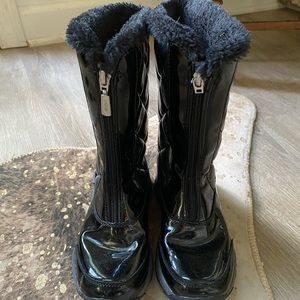 Girls snow boots size 2